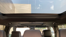 Land Rover Discovery 3.0 D300 Dynamic SE 5dr Auto Diesel Station Wagon